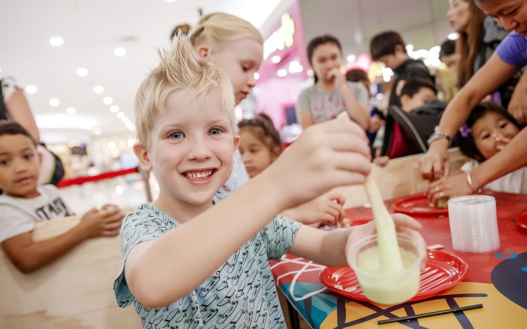Kids playing with slime at shopping centre science workshop | Street Science
