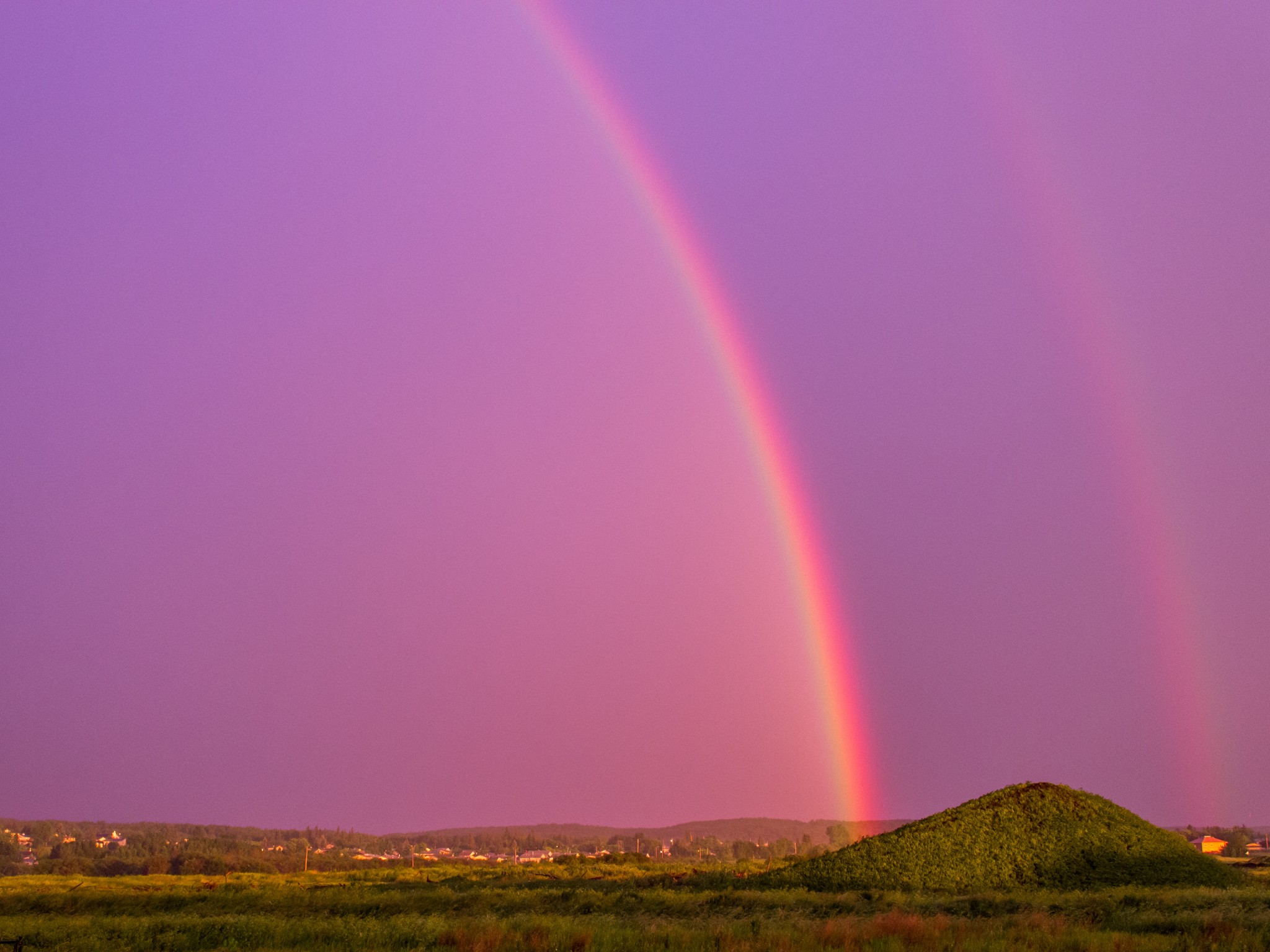 A double rainbow over a country town | Street Science
